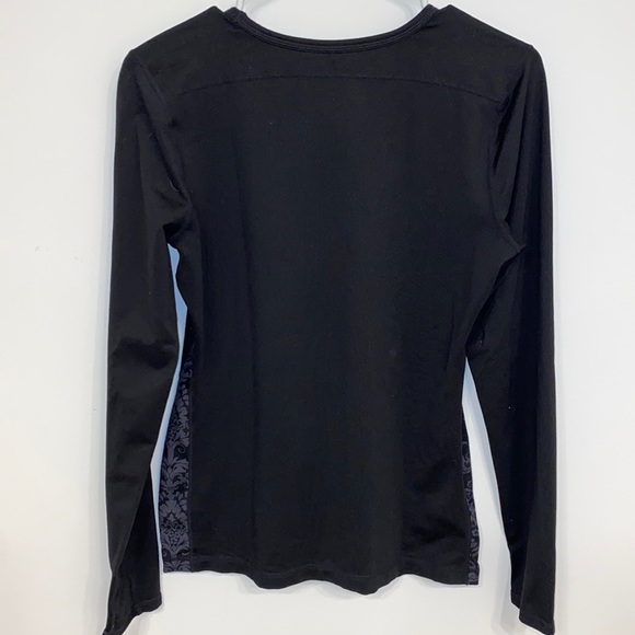 Athleta warm soft black with black & grey pattern details workout shirt size M - Picture 5 of 5